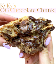 Load image into Gallery viewer, HOLIDAY GIFT BOX - LARGE